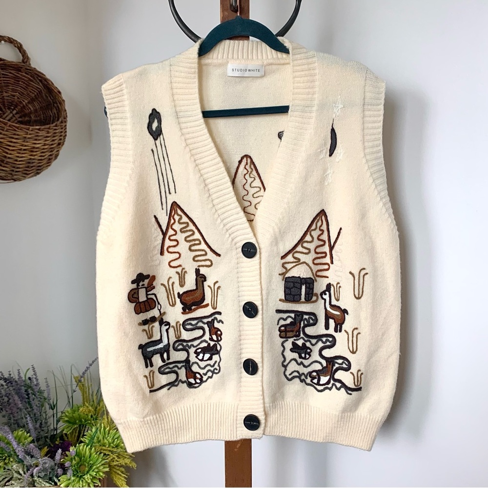 NEW Embroidered Knit Llama Print Cardigan Sweater Vest Studio White NWOT O/S LG